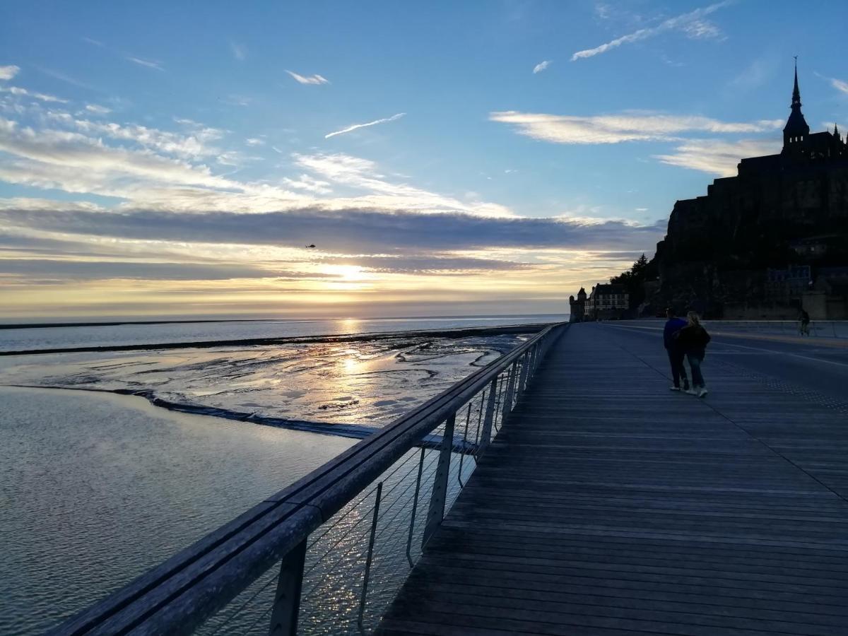 Mamoucafecouette Bed and Breakfast Roz-sur-Couesnon Exterior foto