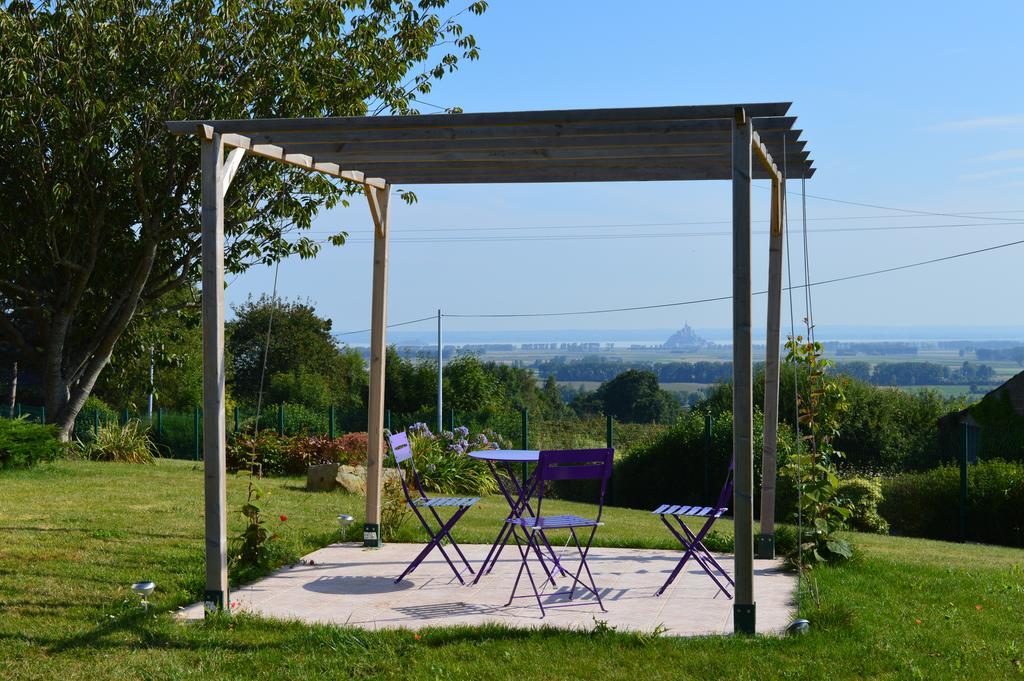 Mamoucafecouette Bed and Breakfast Roz-sur-Couesnon Exterior foto
